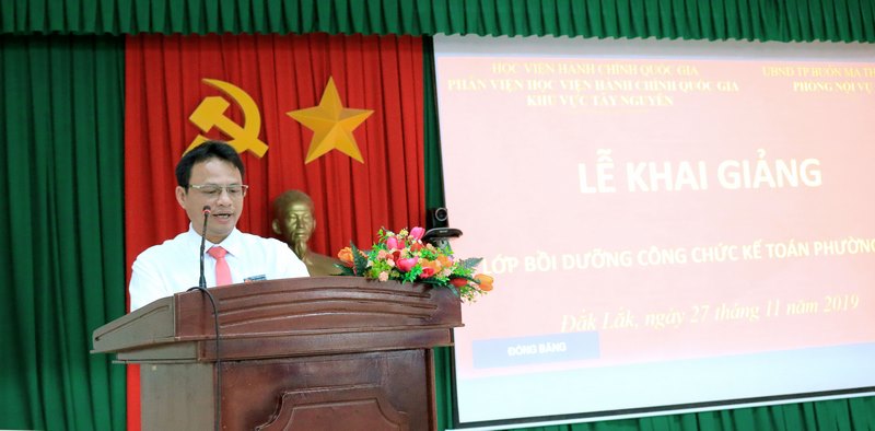 Ông Hồ Trung Kiên – Phó trưởng phòng Nội Vụ thành phố Buôn Ma Thuột phát biểu tại buổi lễ