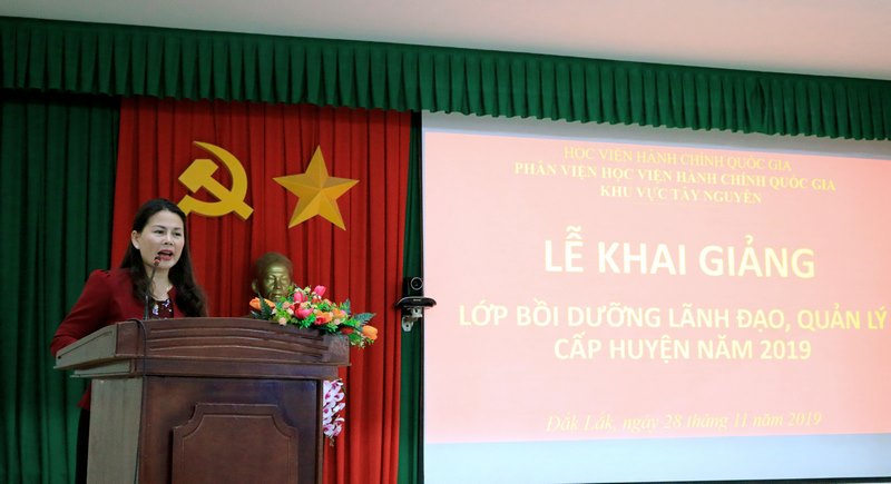 Bà Nguyễn Thị Thu Hường – Phó Giám đốc Sở Nội vụ tỉnh Đắk Nông phát biểu tại buổi lễ