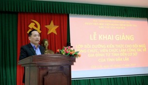 Ông Võ Văn Hùng phó Trưởng phòng Công chức Viên chức Sở Nội vụ tỉnh Đắk Lắk phát biểu tại buổi lễ