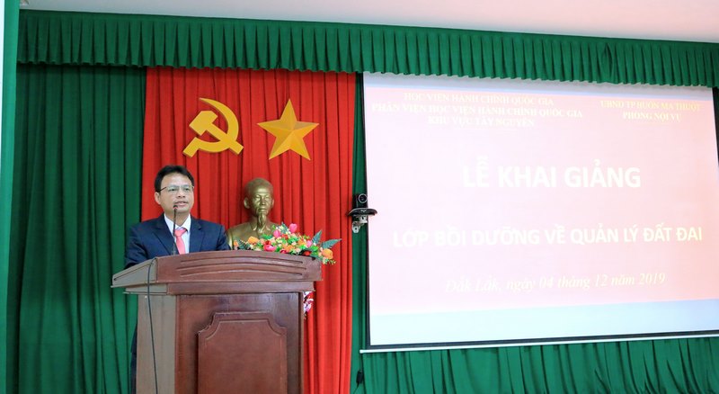Ông Hồ Trung Kiên – Phó trưởng phòng Nội Vụ thành phốBuôn Ma Thuột phát biểu tại buổi lễ