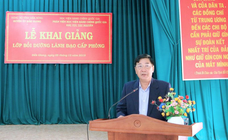 Ông Nguyễn Thanh Lương PBT thường trực - Chủ tịch HĐND Huyện Đắk Glong phát biểu tại buổi lễ