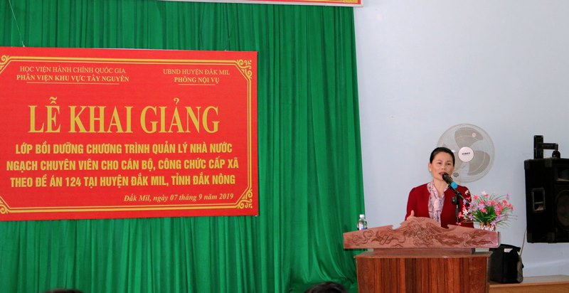 Bà Nguyễn Thị Thu Hường - Phó Giám đốc Sở Nội vụ tỉnh Đắk Nông phát biểu tại buổi lễ