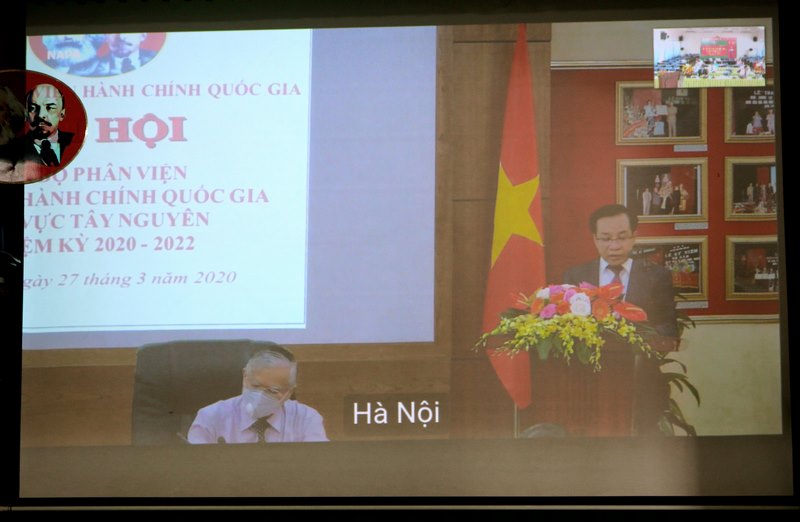 Đồng chí Nguyễn Đăng Quế - Bí thư chi bộ phát biểu tại Đại hội
