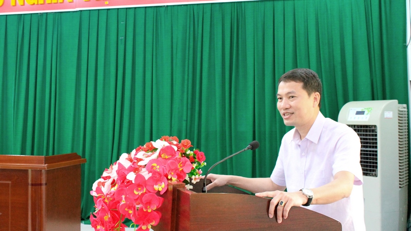 TS. Thiều Huy Thuật - Phó Giám đốc Phân viện Học viện Hành chính Quốc gia khu vực Tây Nguyên phát biểu tại buổi làm việc