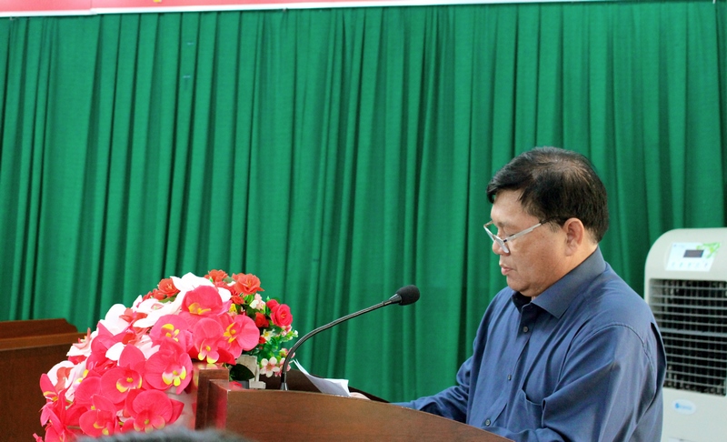 Ông Y Si Thắt Ksơr - Quyền Chủ tịch Ủy ban nhân dân huyện phát biểu tại buổi làm việc