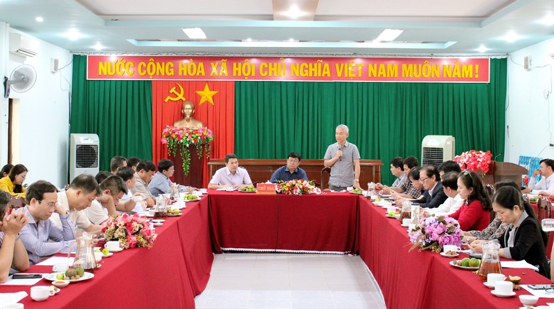 TS. Trịnh Thanh Hà - Giảng viên Học viện Hành chính Quốc gia trao đổi tại buổi làm việc