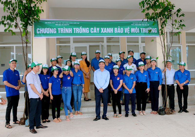 Ông Nguyễn Minh Chí - Giám đốc Quỹ bảo vệ và Phát triển rừng tỉnh Đắk Lắk phát biểu tại buổi trao tặng cây xanh