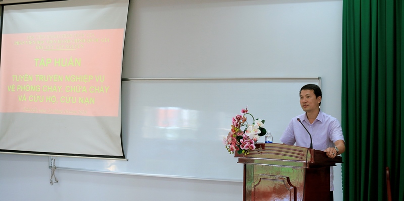 TS. Thiều Huy Thuật - Phó Giám đốc Phân viện Học viện Hành chính Quốc gia khu vực Tây Nguyên phát biểu tại buổi tập huấn