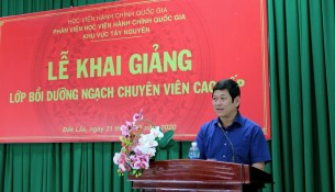 Ông Bạch Văn Mạnh - Giám đốc Sở Nội vụ tỉnh Đắk Lắk phát biểu tại buổi lễ