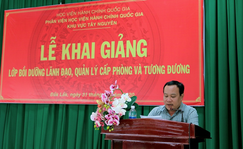 Ông Nguyễn Công Minh - Đại diện học viên của lớp phát biểu tại buổi lễ