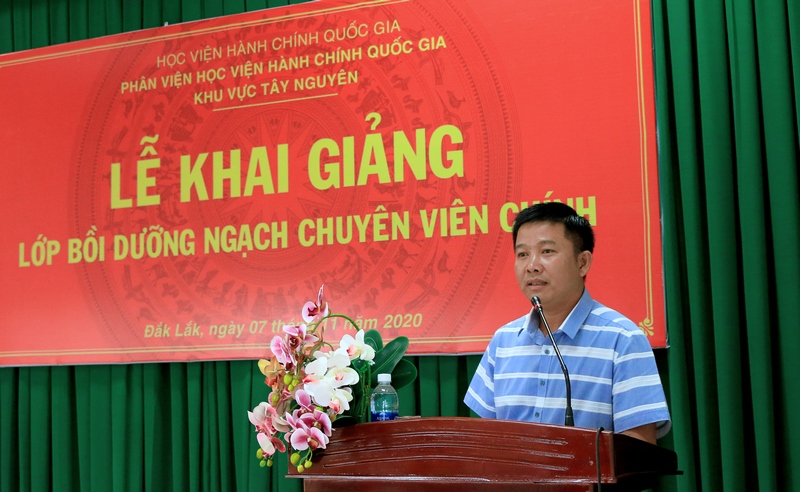 Ông Lê Tấn Kiểm - Đại diện học viên của lớp phát biểu tại buổi lễ