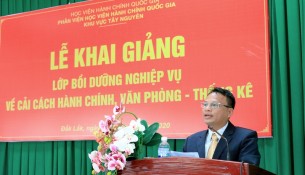Ông Hồ Trung Kiên - Phó trưởng Phòng Nội vụ thành phố Buôn Ma Thuột, tỉnh Đắk Lắk phát biểu tại buổi lễ