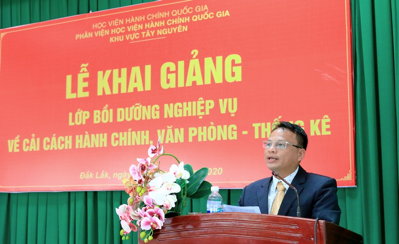 Ông Hồ Trung Kiên - Phó trưởng Phòng Nội vụ thành phố Buôn Ma Thuột, tỉnh Đắk Lắk phát biểu tại buổi lễ