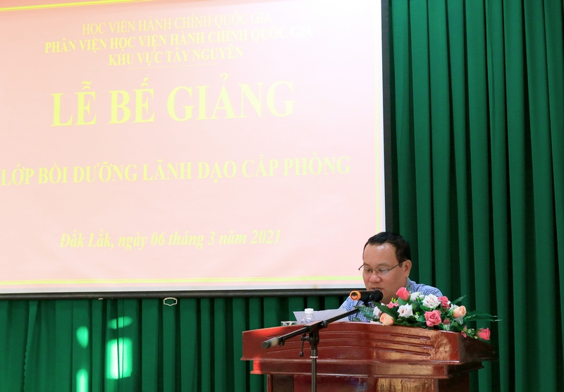 Ông Nguyễn Công Nguyên - Đại diện cho học viên của lớp phát biểu tại buổi lễ
