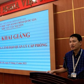 TS. Thiều Huy Thuật - Phó Giám đốc Phân viện HVHCQG KV Tây Nguyên phát biểu khai giảng lớp học.