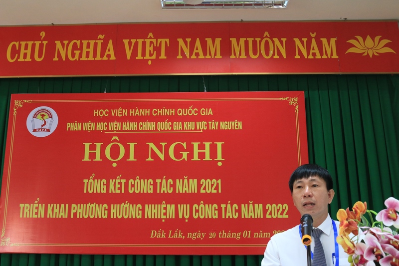ThS. Phan Xuân Quý - Trưởng phòng TC-HC thông qua báo cáo tổng kết
