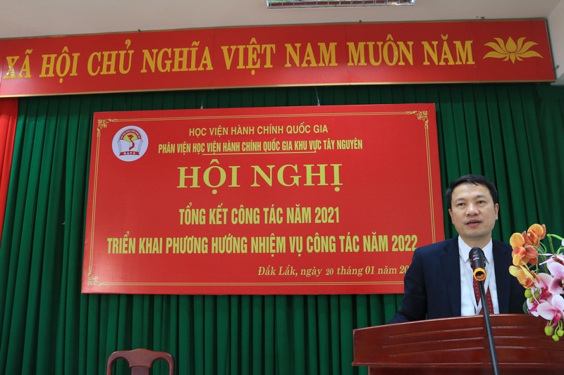 TS. Thiều Huy Thuật - Phó Giám đốc Phân viện Học viện HCQG KV Tây Nguyên phát biểu kết luận Hội nghị