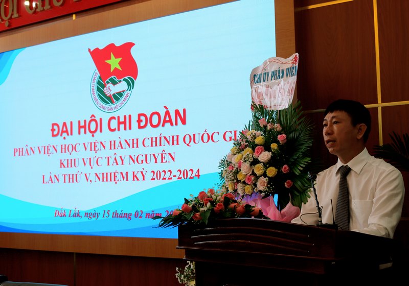 Đồng chí Phan Xuân Quý - Phó Bí thư Chi bộ Phân viện HVHCQG KV Tây Nguyên phát biểu chỉ đạo Đại hội.