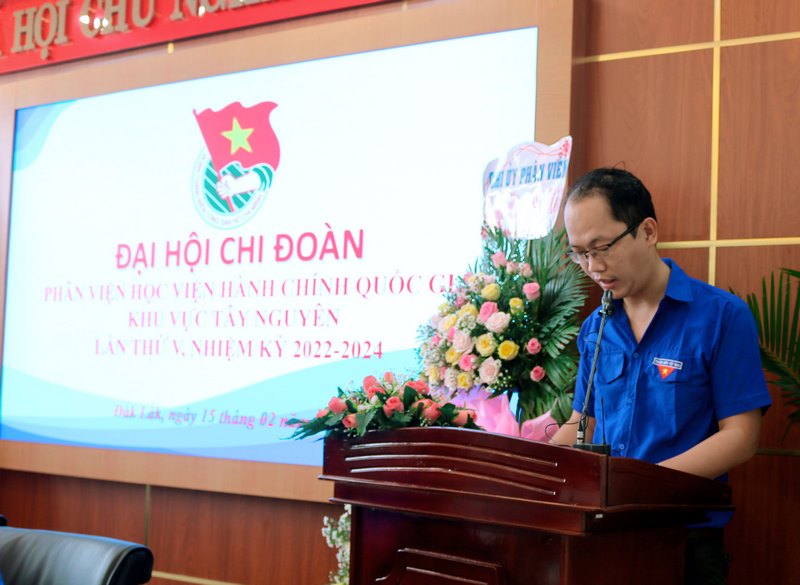 Đồng chí Lê Anh Tuấn - Phó Bí thư thường trực Đoàn khối các cơ quan và doanh nghiệp tỉnh Đăk Lắk phát biểu chỉ đạo Đại hội. 