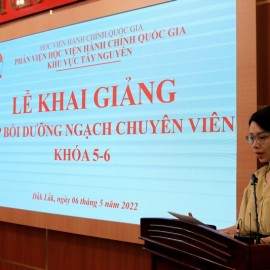 ThS. Nguyễn Thị Thu Hương - Phòng Quản lý đào tạo, bồi dưỡng công bố Quyết định mở lớp