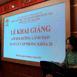 ThS. Hồ Thị Huyền Trang - Phòng Quản lý đào tạo, bồi dưỡng công bố Quyết định mở lớp