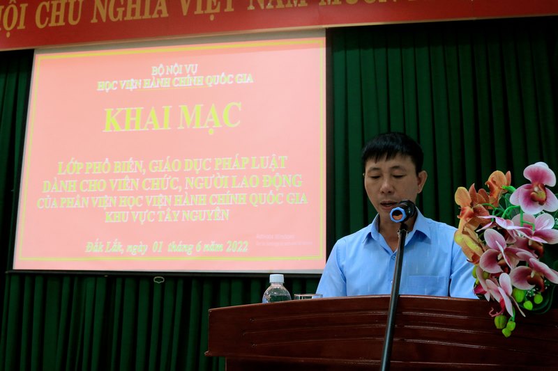 ThS. Phan Xuân Quý - TP. Tổ chức Hành chính tuyên bố lí do, giới thiệu đại biểu