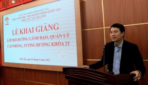 TS, Thiều Huy Thuật - Phó Giám đốc Phân viện HVHCQG KV Tây Nguyên phát biểu khai giảng lớp học