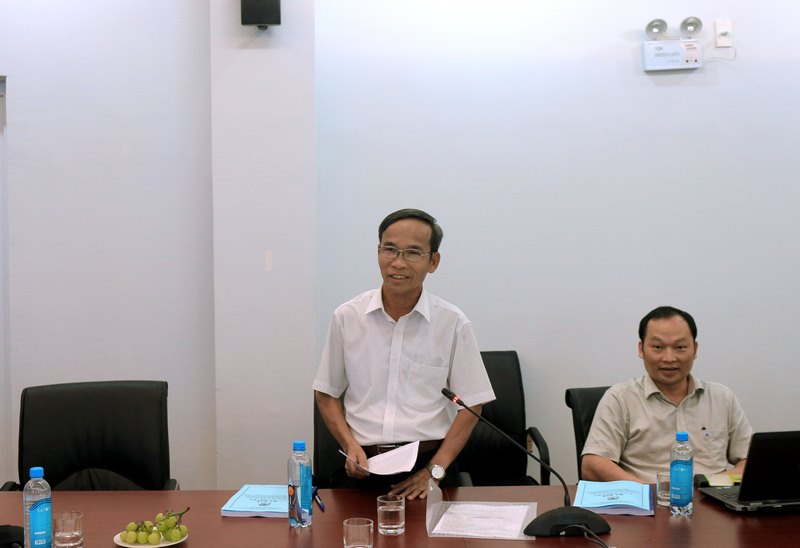 ThS. Ngô Sáu - Nguyên Phó hiệu trưởng Trường Chính trị tỉnh Đắk Lắk trình bày tham luận. 