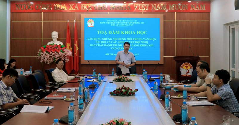 TS. Thiều Huy Thuật - Phó Giám đốc Phân viện HVHCQG KV Tây Nguyên phát biểu kết luận Tọa đàm.