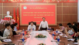 TS. Nguyễn Đăng Quế - Phó Giám đốc Học viện Hành chính Quốc gia phát biểu tại buổi làm việc.