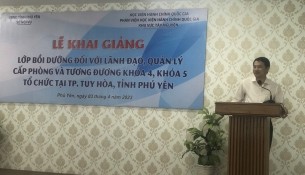 TS. Thiều Huy Thuật - Phó Giám đốc Phân viện HVHCQG phát biểu khai giảng lớp học