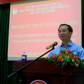 PGS.TS. Nguyễn Bá Chiến - Bí thư Đảng ủy, Giám đốc Học viện Hành chính Quốc gia phát biểu chỉ đạo tại buổi làm việc.