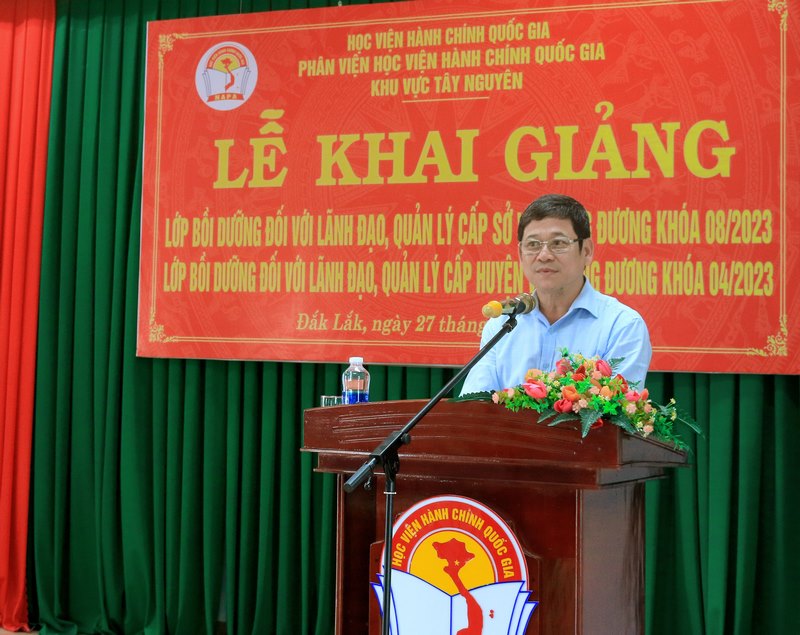 Ông Bạch Văn Mạnh - Giám đốc Sở Nội vụ tỉnh Đắk Lắk phát biểu tại buổi Lễ. 