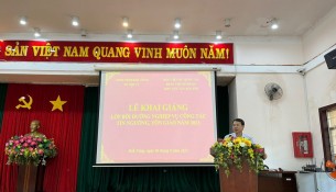TS. Thiều Huy Thuật - Phó giám đốc phụ trách Phân viện HVHCQG KV Tây Nguyên phát biểu khai giảng lớp học