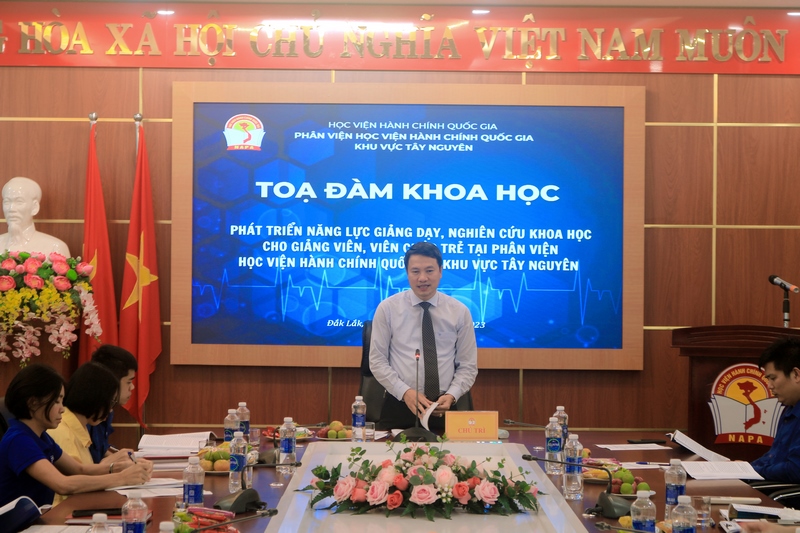 TS. Thiều Huy Thuật - Phó giám đốc phụ trách Phân viện phát biểu kết luận Tọa đàm