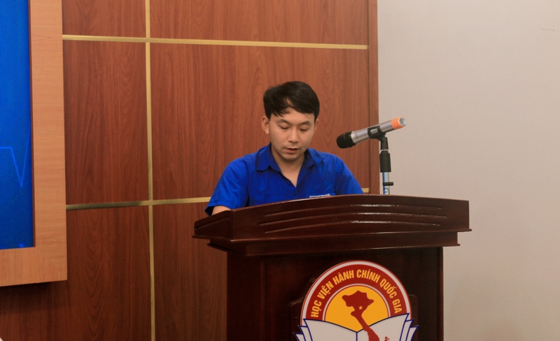ThS. Lục Văn Đạt - Phòng Quản lý khoa học, khảo thí và thư viện tham luận tại Tọa đàm.
