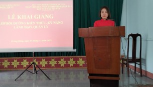 ThS. Hồ Thị Huyền Trang - Phòng Quản lý đào tạo và bồi dưỡng; Phân viện Tây Nguyên công bố quyết định mở lớp.