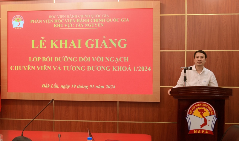 TS. Thiều Huy Thuật - Phó giám đốc phụ trách Phân viện HVHCQG KV Tây Nguyên phát biểu khai giảng lớp học.