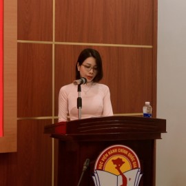 ThS. Nguyễn Thị Thu Hương - Phòng Quản lý đào tạo và bồi dưỡng thông qua báo cáo tổng kết lớp học.