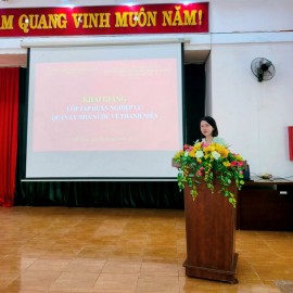 ThS. Nguyễn Thị Thu Hương - Phòng QLĐT&BD, Phân viện HVHCQG KV Tây Nguyên công bố Quyết định mở lớp.