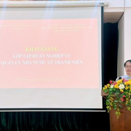 TS. Lê Văn Từ - Trưởng phòng Quản lý ĐT&BD, Phân viện HVHCQG KV Tây Nguyên phát biểu khai giảng lớp học