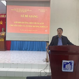 TS. Thiều Huy Thuật - Q. Giám đốc Phân viện HVHCQG KV Tây Nguyên phát biểu bế giảng lớp học.