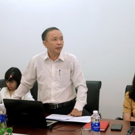 ThS. Lê Đình Hoan, Phó trưởng Ban Tuyên giáo Tỉnh ủy Đắk Lắk tham luận tại Hội thảo.
