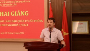 TS. Thiều Huy Thuật - Quyền giám đốc Phân hiệu HVHCQG tại tỉnh Đắk Lắk phát biểu khai giảng lớp học