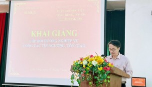 TS. Lê Văn Từ - Trưởng phòng Quản lý ĐT&BD, Phân hiệu HVHCQG tại tỉnh Đắk Lắk phát biểu khai giảng lớp học