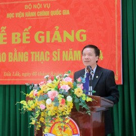 TS. Lại Đức Vượng Phó Giám đốc Học viện Hành chính Quốc gia, phụ trách Phân hiệu tại tỉnh Đắk Lắk phát biểu bế giảng khóa học