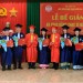 TS. Lại Đức Vượng Phó Giám đốc Học viện Hành chính Quốc gia và TS. Thiều Huy Thuật – Q. Giám đốc Phân hiệu Học viện Hành chính Quốc gia tại tỉnh Đắk Lắk trao bằng cho các Tân Thạc sĩ