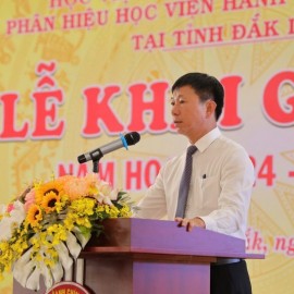 ThS. Phan Xuân Quý – Trưởng phòng Quản trị, Chủ tịch công đoàn bộ phận thông qua quyết định ra mắt quỹ hỗ trợ sinh viên tại Phân hiệu