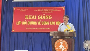 TS. Thiều Huy Thuật – Quyền Giám đốc Phân hiệu Học viện Hành chính Quốc gia tại tỉnh Đắk Lắk phát biểu khai giảng lớp bồi dưỡng