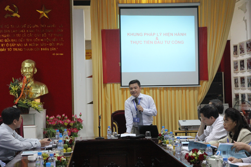 ThS. Lê Quang Sự - Giảng viên khoa Quản lý Tài chính công trình bày tham luận tại Hội thảo